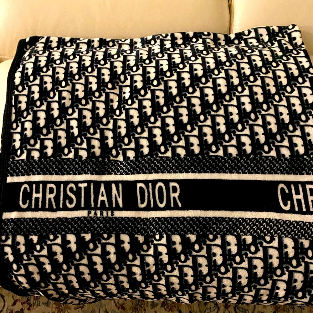 🔥🔥🔥soft blanket! Great condition🔥😱